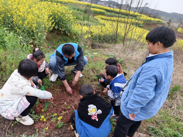 4宜阳街道新时代文明实践所+开展“植此新绿 我和春天有个约会”.png